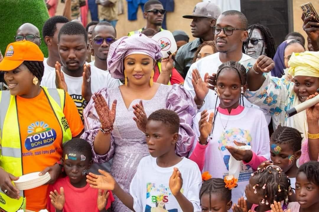 Célébration de l'anniversaire de Mme Fatoumata Niane Batouly à l'orphelinat de Mountougoula: Une fête pleine de couleurs et de solidarité